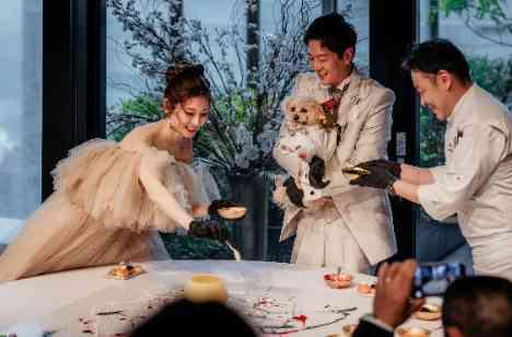 海外weddingを思わせる空間で感謝を伝える時間の演出画像