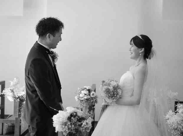 海と夕日に包まれたロケーションWeddingの挙式実例画像