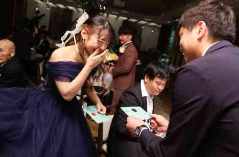 ありがとうがあふれるあたたかな結婚式の披露宴画像