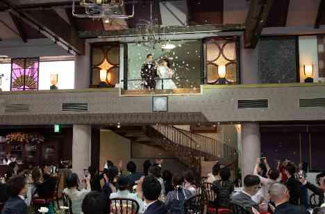 思いがけない雪が彩る幻想的で特別な神前式の演出画像