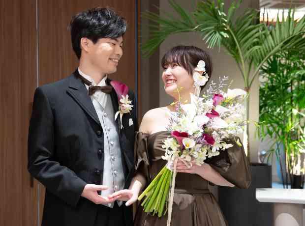 笑顔とくつろぎに包まれた心温まる結婚式の挙式実例画像