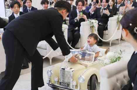 笑顔と感謝が重なり合う、心温まるウェディングの準備・打ち合わせ画像