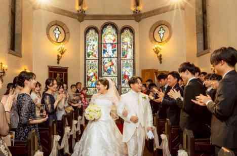 クラシカル・アンティークで王道な結婚式の挙式画像