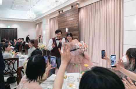 新郎様が叶えられた、新婦様の夢のガーデン挙式の披露宴画像