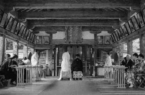 伝統と笑顔が織りなすHappyWeddingの挙式画像