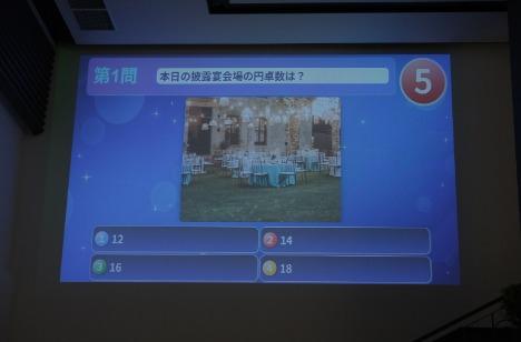 笑顔と感動に包まれた家族のウェディングの披露宴画像