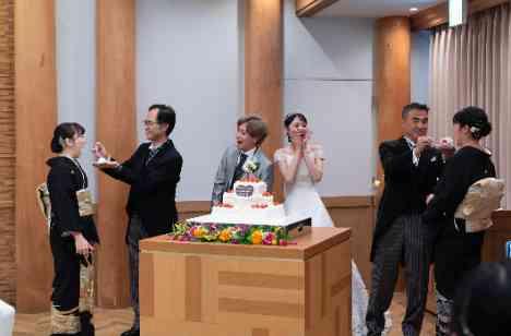 家族みんなでつくりあげた、感動と絆の結婚式の披露宴画像