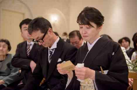 心温まる、感謝と笑顔があふれるウェディングの挙式画像