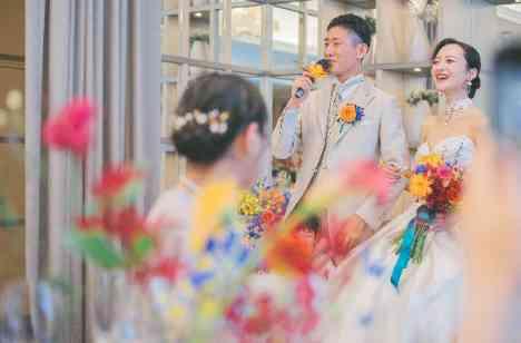 洗練ドレスと彩り溢れる花々に包まれた感動の一日の準備・打ち合わせ画像