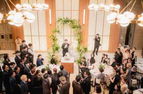 自分たちらしく、居心地がいい空間で過ごす結婚式の披露宴画像