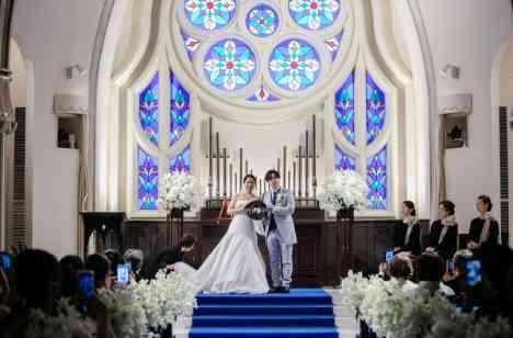 おふたりの好きな音楽や幸せな音に満ち溢れた結婚式の挙式画像