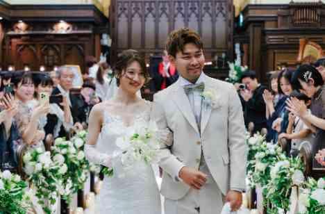 涙の挙式と楽しい演出で心に残る結婚式の挙式画像