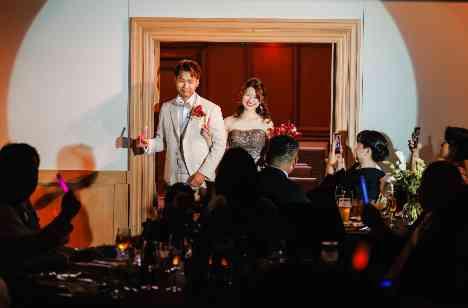 涙の挙式と楽しい演出で心に残る結婚式の披露宴画像