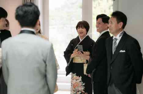 先生のおふたりが贈る 笑顔いっぱいの結婚式の挙式画像