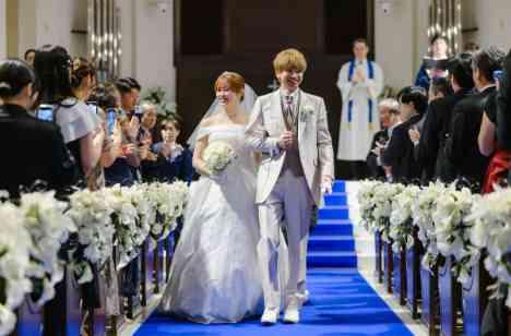 おふたりもゲストも、みんなが笑顔で楽しんだ結婚式の挙式画像