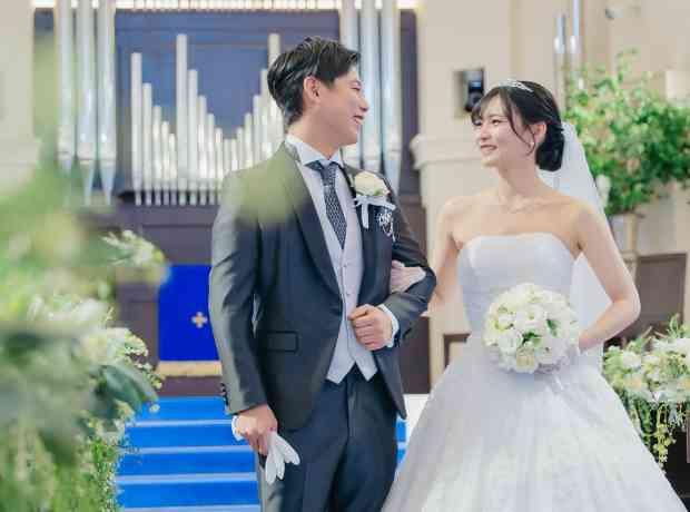 一目惚れしたドレスを着てゲストと楽しんだ結婚式の挙式実例画像