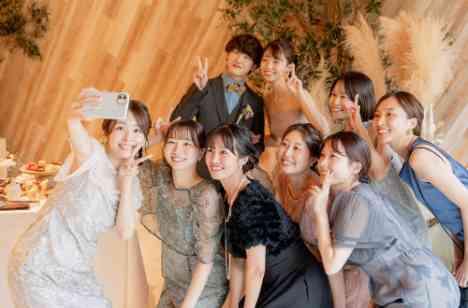 平日のアットホームなウェディングパーティの演出画像
