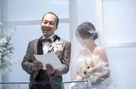 こだわりと笑顔が溢れるアットホームな結婚式の挙式画像