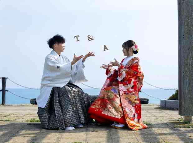 祝福の笑顔が紡ぐ、心あたたまるひとときの挙式実例画像