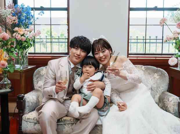 大好きな人たちに囲まれて迎える、家族3人の結婚式の挙式実例画像