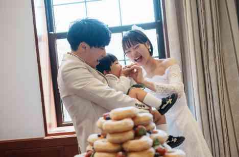 大好きな人たちに囲まれて迎える、家族3人の結婚式の演出画像