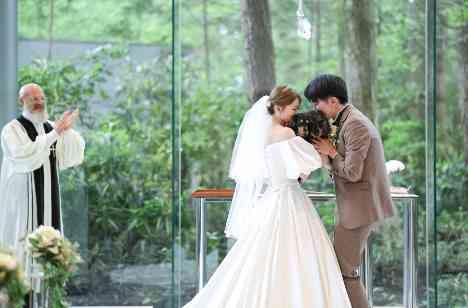 大切な愛犬とともに叶える心温まる結婚式の挙式画像