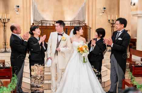 家族の愛と遊び心で彩る、幸せのカタチの挙式画像