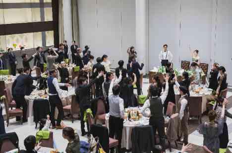 音楽とこだわりを詰めた笑顔満点のパーティの披露宴画像