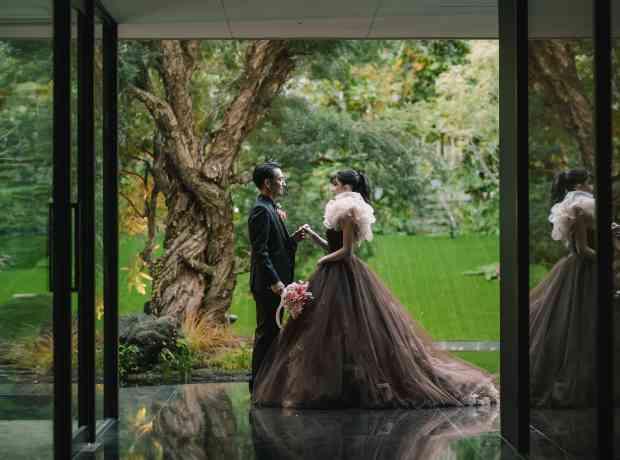 光と祝福が彩る、アートのような結婚式の挙式実例画像