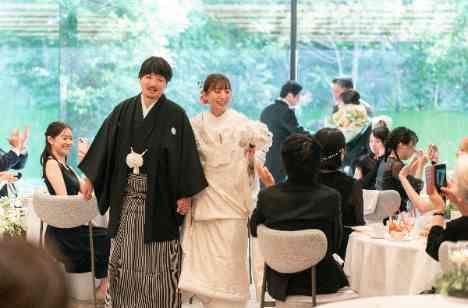 水盤庭園に映える和と洋を纏うハレの日の演出画像