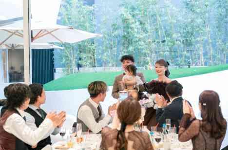 一目で恋に落ちた会場で、愛娘と祝うウエディングの披露宴画像