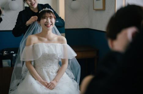 陽だまりのようなぬくもりと幸せに包まれた結婚式の準備・打ち合わせ画像