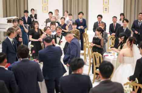 食べて 飲んで 笑って 泣いての一日の演出画像