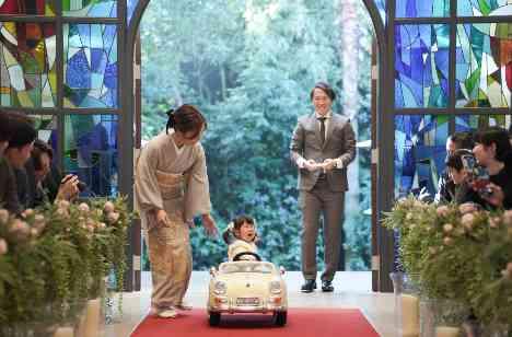 ご結婚式で出席する皆さんに素敵なニュースを伝え！の挙式画像