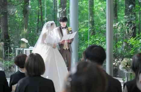 家族と愛犬で紡ぐ軽井沢の夏のウェディングの挙式画像