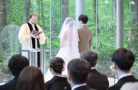 感謝とおもてなしを届ける軽井沢の結婚式の挙式画像