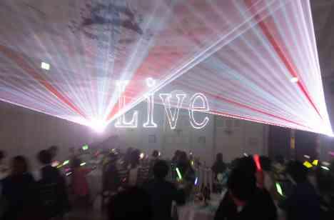 まるでライブ！？なENJOY PARTY♪の披露宴画像
