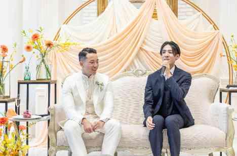 とびっきりの笑顔と感謝溢れるにぎやかな結婚式の披露宴画像