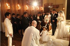 ３年越し！憧れの礼拝堂で愛を誓うパパママ婚の演出画像