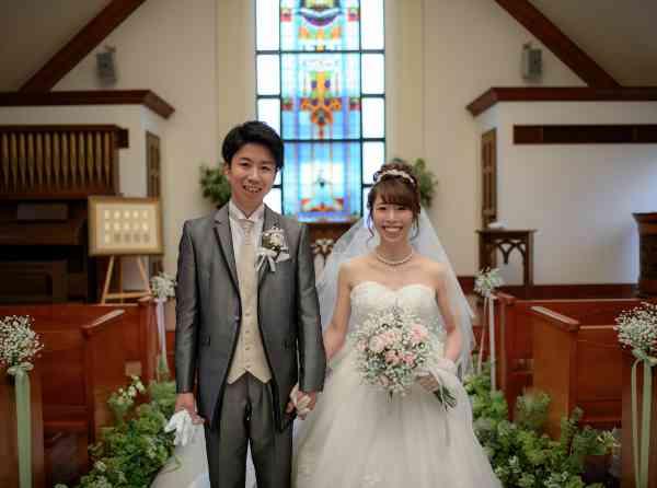 印象的な華やかWeddingの挙式実例画像