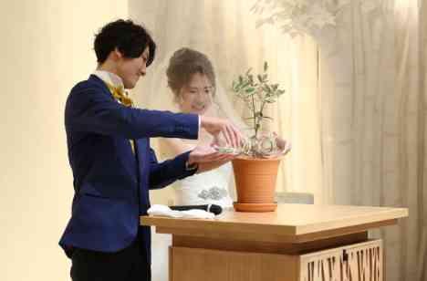 大切なゲストの皆様へ感謝を込めた結婚式の挙式画像