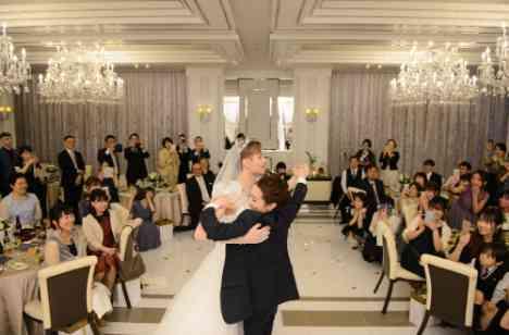 ありがとうが溢れる結婚式の披露宴画像