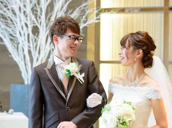 【アットホーム】ゲストみんなに感謝を伝える結婚式の挙式実例画像