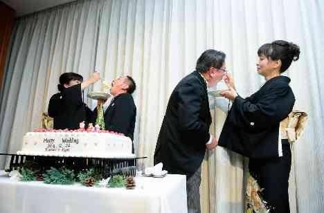 【アットホーム】ゲストみんなに感謝を伝える結婚式の披露宴画像