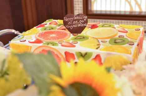 笑顔溢れる結婚式の披露宴画像