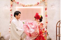 「ピンク×ガーリー」和装で華やかパーティの演出画像