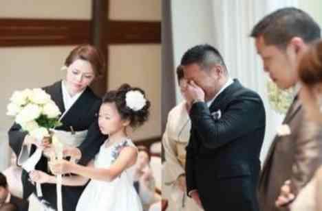 家族みんなで楽しい結婚式の挙式画像