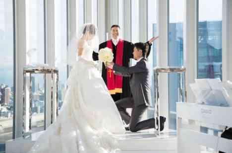 家族・友人・職場の人への感謝を伝える結婚式の挙式画像
