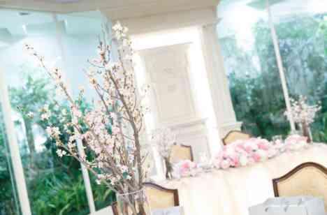 壮麗なチャペルで誓い、桜の花が咲き誇る空間で幸せのの披露宴画像