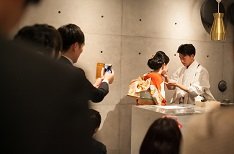 ゲストと空間を共にする プライベートウエディングの演出画像